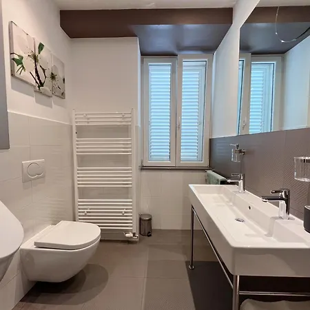 Cozy Near The * Split