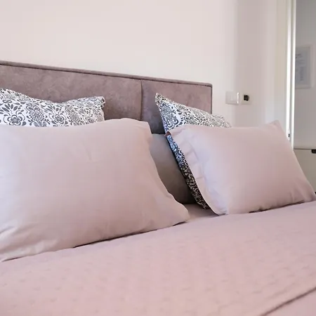 Cozy Near The Apartment Split
