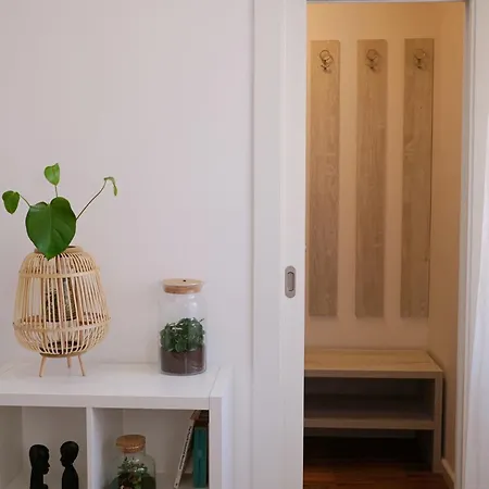 Cozy Near The Lägenhet